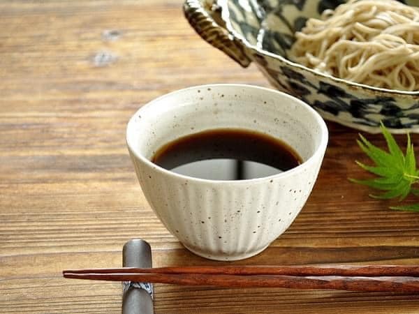 日本陶瓷餐盤：手工藝與現代設計的交匯