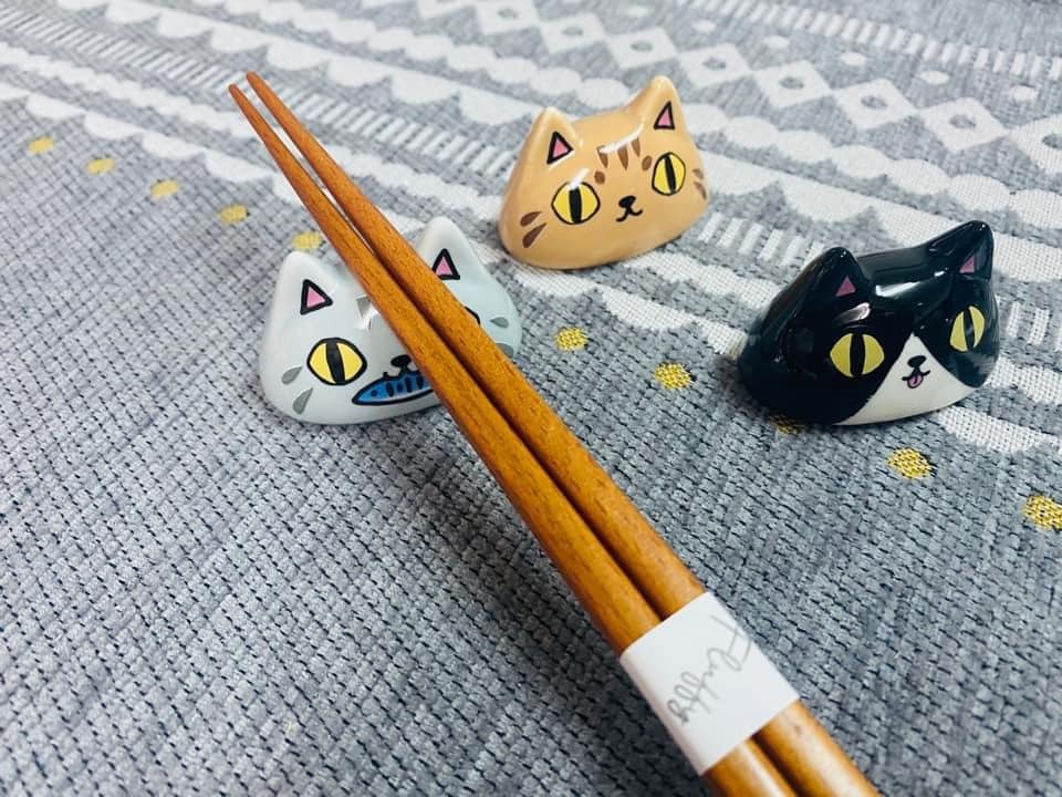 日本餐具鄰居三兄弟貓臉筷架箸置3入 王球餐具
