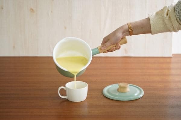 日本餐具【富士琺瑯】HoneyWare 單手鍋 附蓋琺瑯牛奶鍋 14cm  奶油色  蘋果綠 王球餐具 (2)