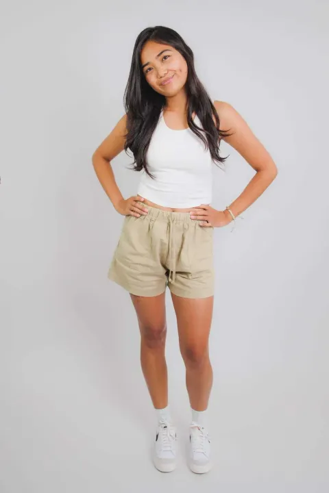 White-crop-tank-and-linen-shorts