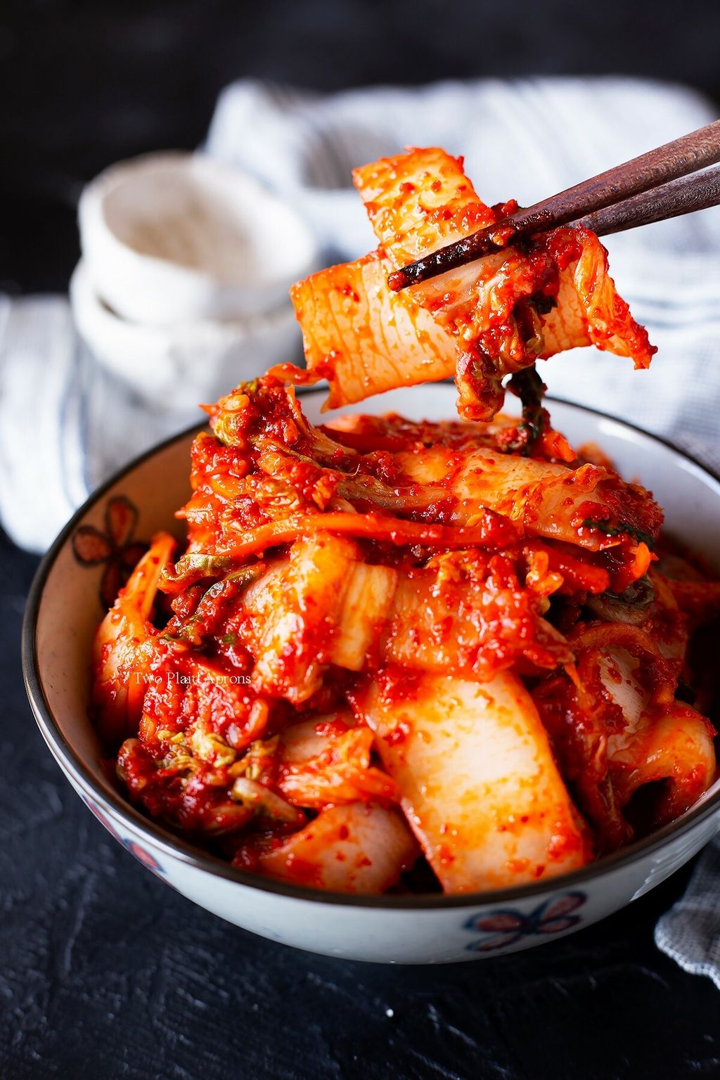 geotjeori-picking-up-some-fresh-kimchi-with-chopsticks