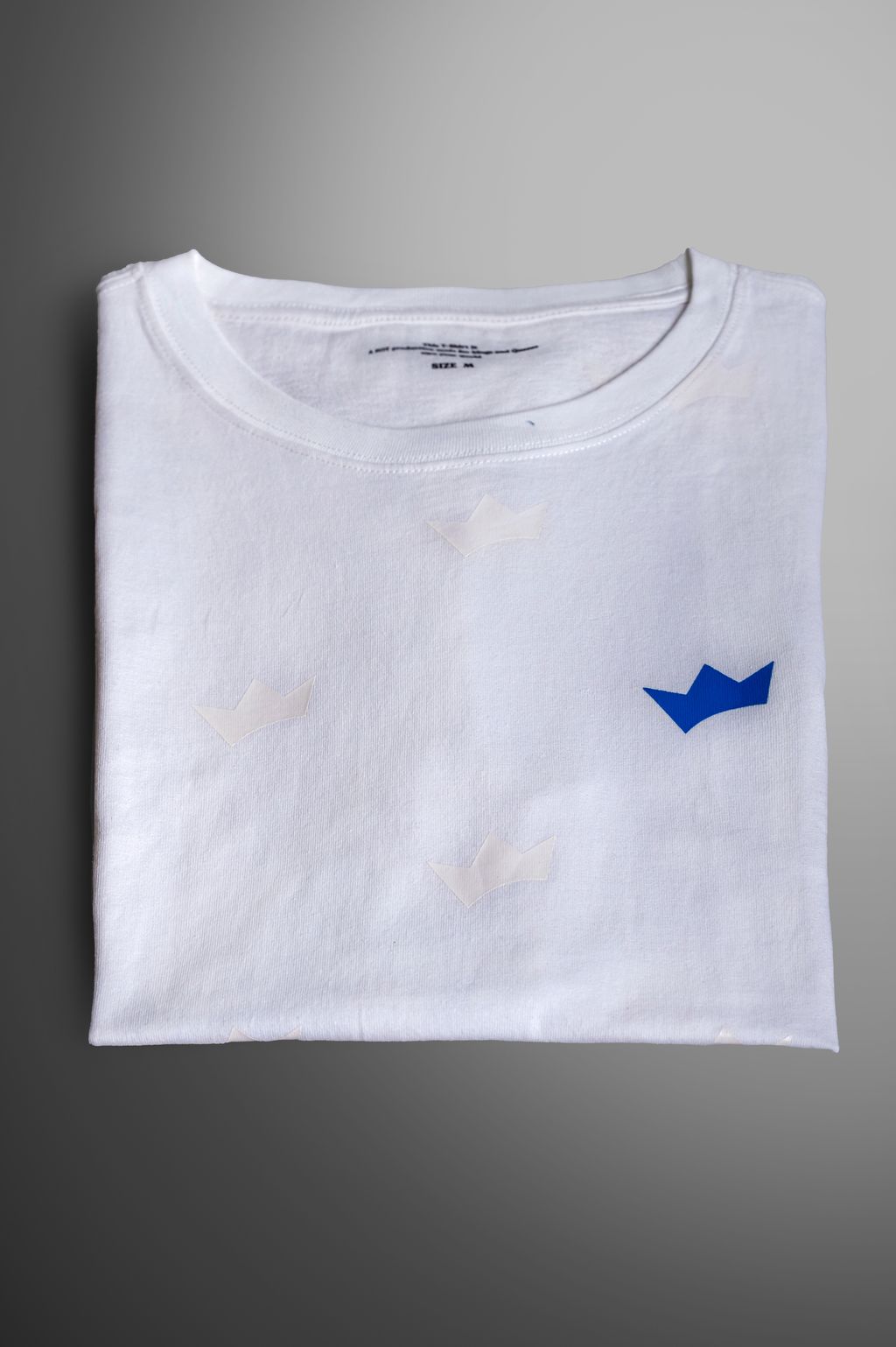 Plain Invisible Print White Tee Detail (Collar)