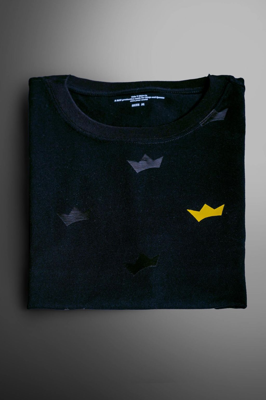 Plain Invisible Print Black Tee Detail (Collar)