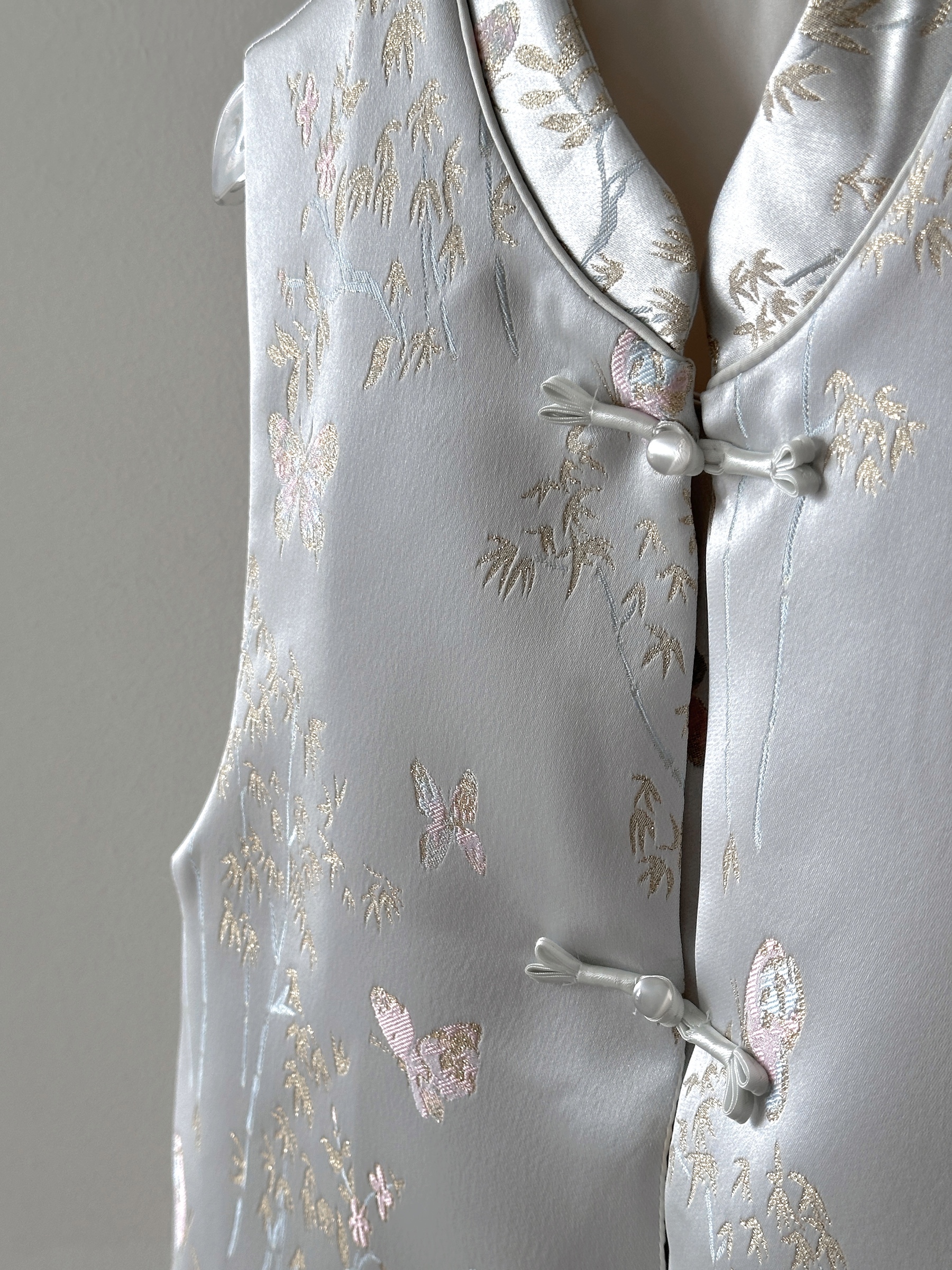 9D725D2A-2FD8-4040-B179-7027A453FD70