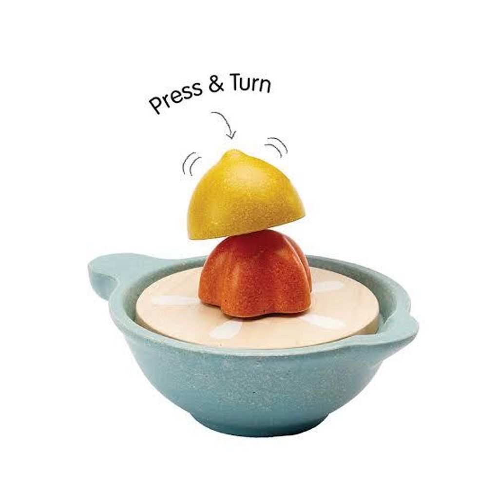 Plan Toys Fresh Squeeze Juicer Set 2613 4
