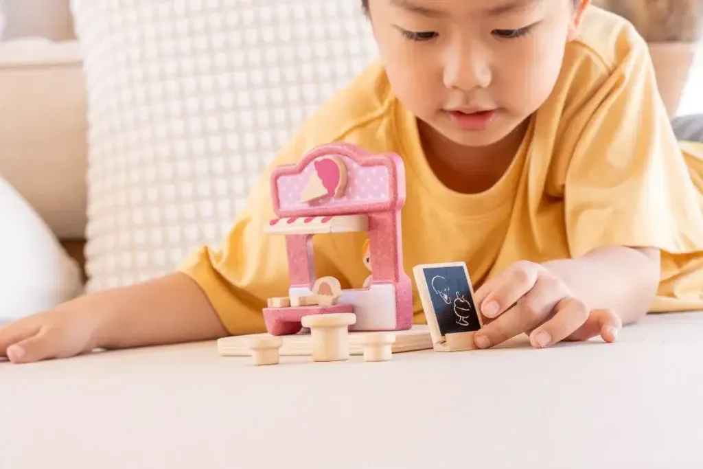 Plan Toys Ice Cream Shop 2633 3