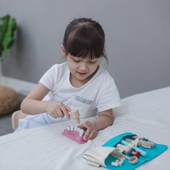 Plan Toys Dentist Set 3493 3