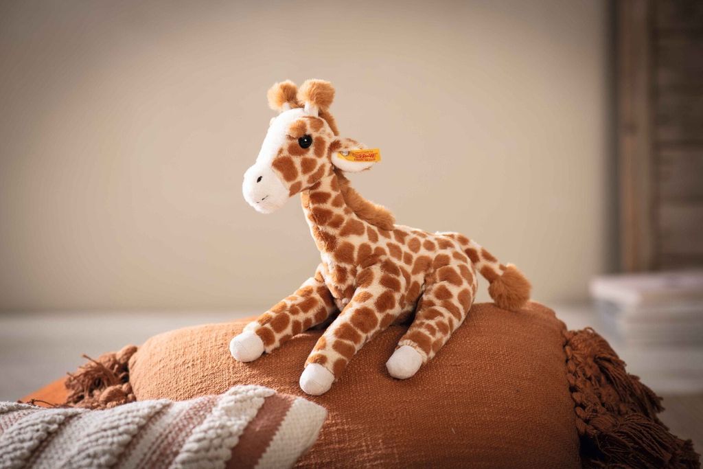 soft-cuddly-friends-gina-giraffe-067631-25