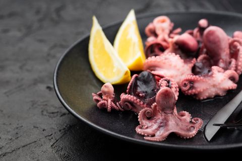 squid-plate-with-knife-lemon-slices