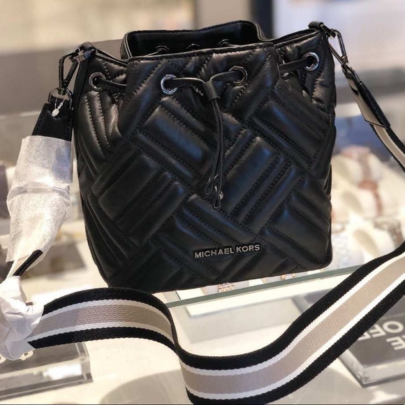 Michael Kors Peyton Bucket Bag – Luxe 