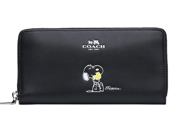Coach 53773 X Peanuts Snoopy Accordion Zip Around Leather Wallet – Luxe  Paradise