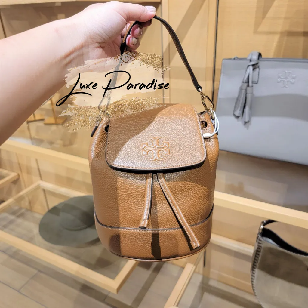 新着 半額セール TORY BURCH THEA MINI BUCKET BACKPACK バッグ・カバン