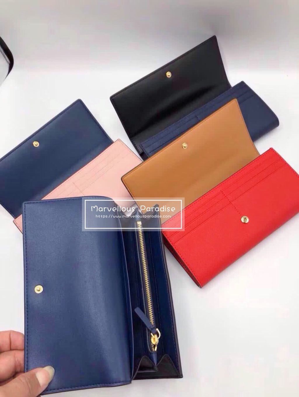 TORY BURCH Robinson Saffiano Envelope Continental - Depop