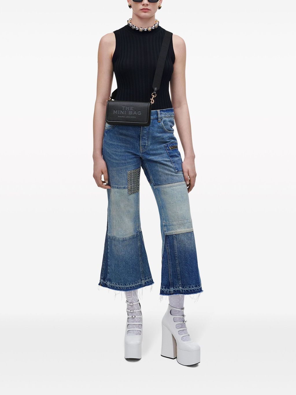 22510296_52718175_2048