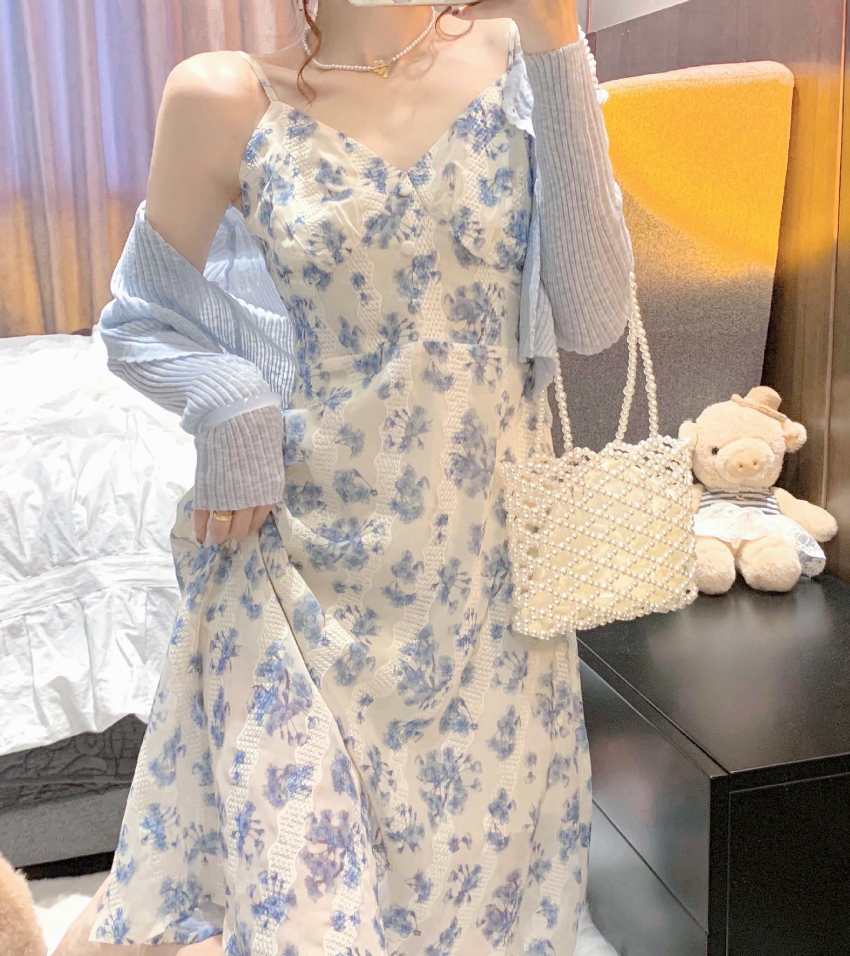 雪纺碎花吊带连衣裙