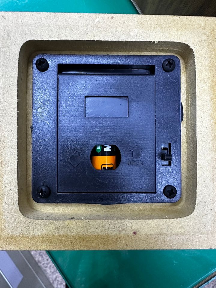 彩燈座底部出貨有附電池