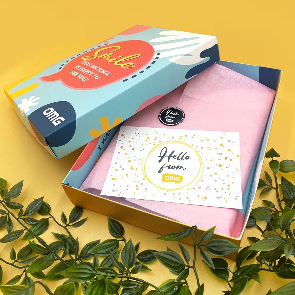 omg - flatlay - side - gift box