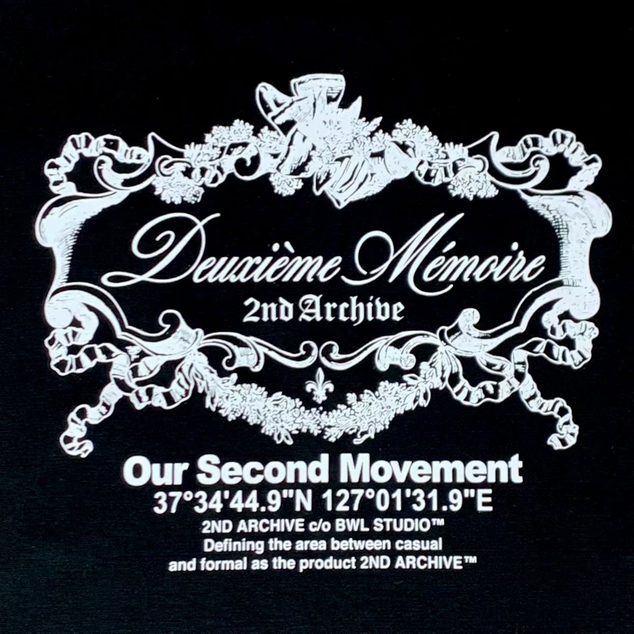 2ND-ARCHIVE-巴洛克花體字地標寬版落肩五分袖Tee-JOICE-KOREA韓國選品