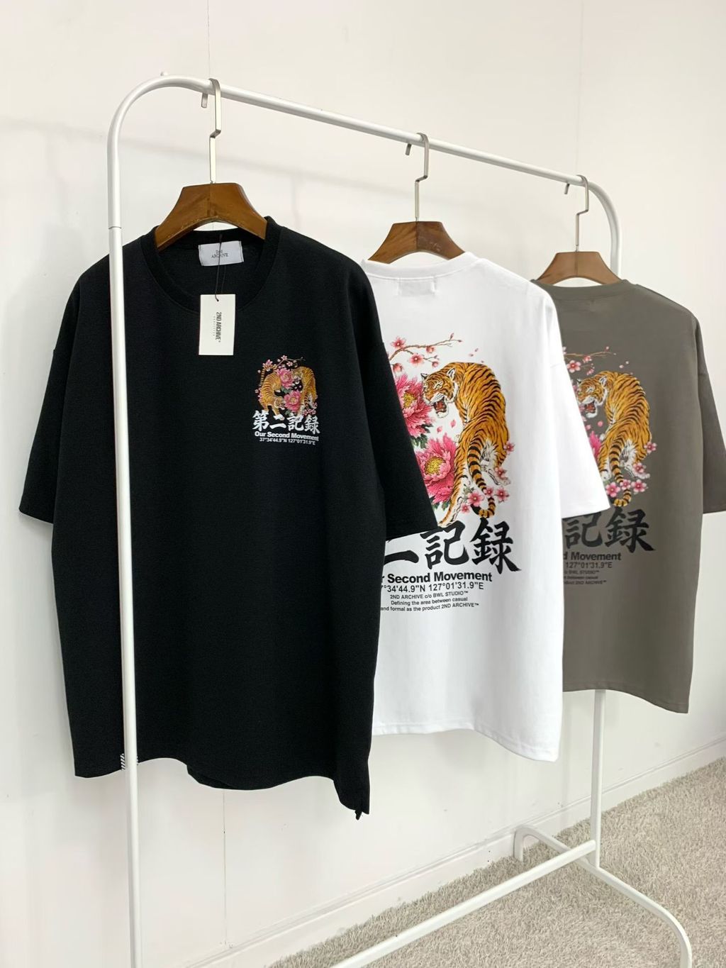 2nd-archive-tiger-peony-oversized-tee-white-black-khaki-joice-korea12