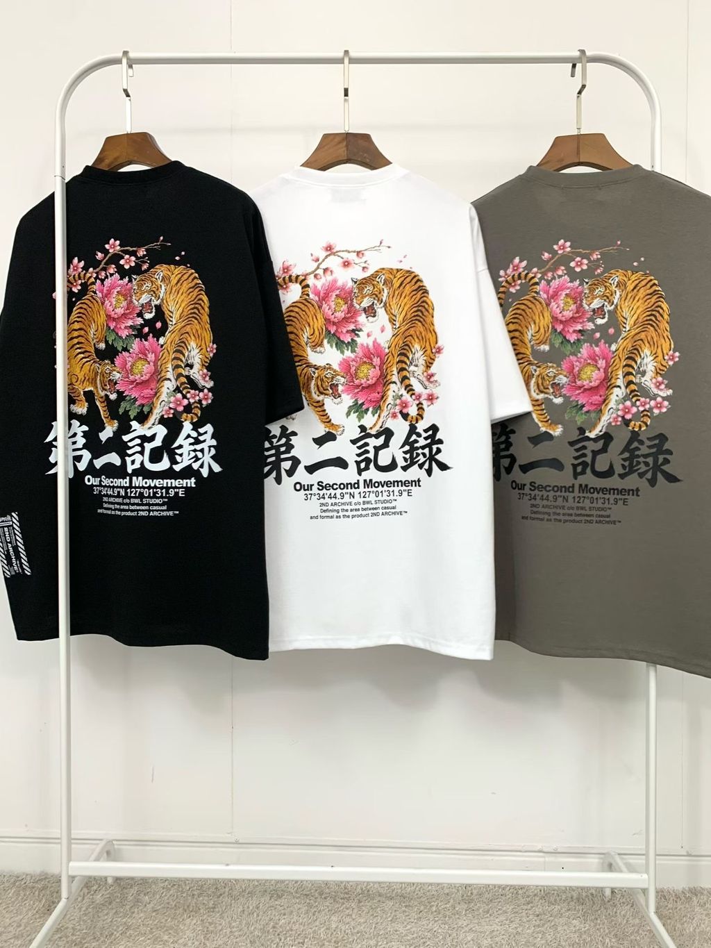 2nd-archive-tiger-peony-oversized-tee-white-black-khaki-joice-korea10