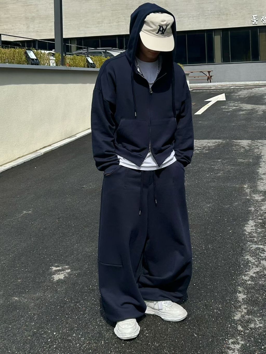 c20b541d55eca3a1be24768358416700