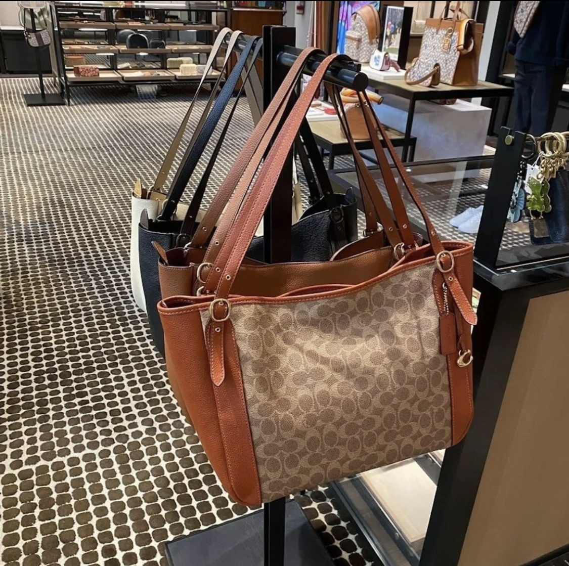 COACH Alana Tote Bag C8354 – Vinee Bag COACH Alana Tote Bag C8354 – Vinee Bag