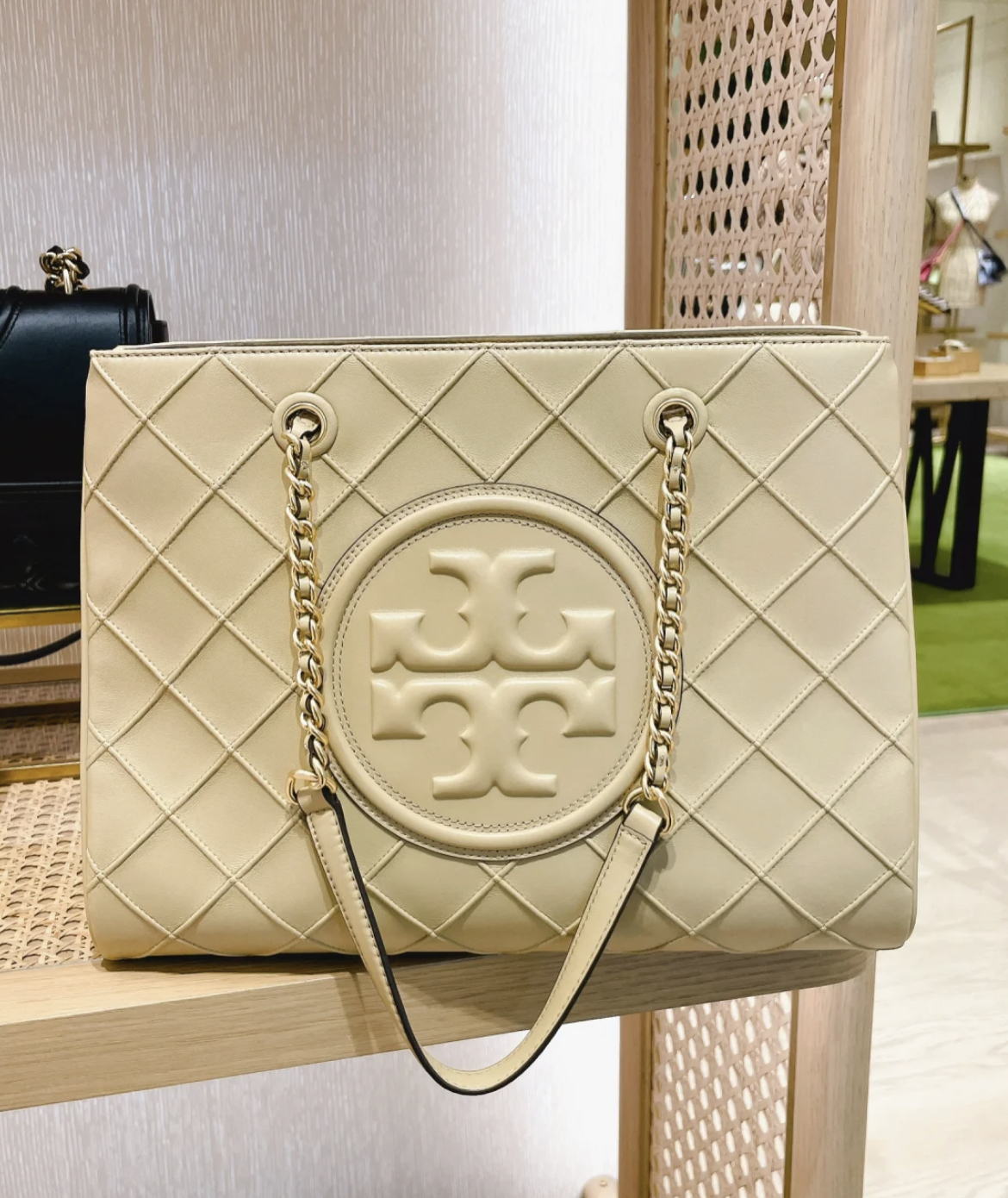 Tory Burch Fleming Large bucket bag in beige leather