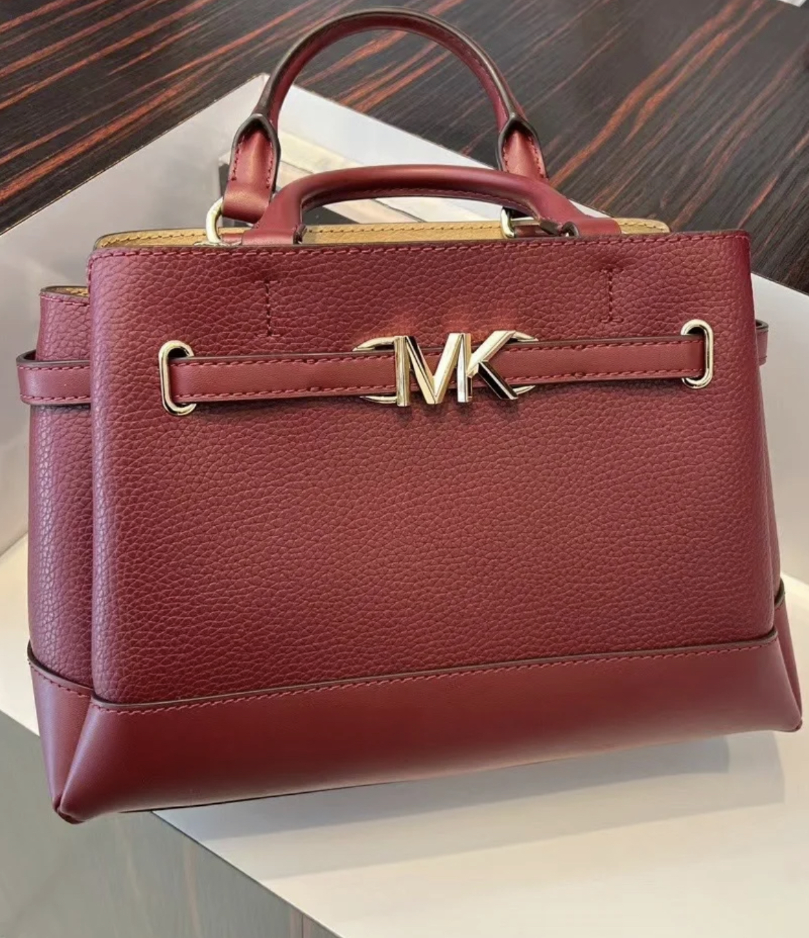 KADA Boutique - New Collection ‼️Michael Kors CAROLYN Small Tote Leather  Crossbody Brown Mk Logo Handbag 👜 ❤️ Link in Bio ‼️ #michaelkors #purse  #mkpurse #newmichaelkors #carolyn #totebag #tote #leather #handbag  #casualstyle #