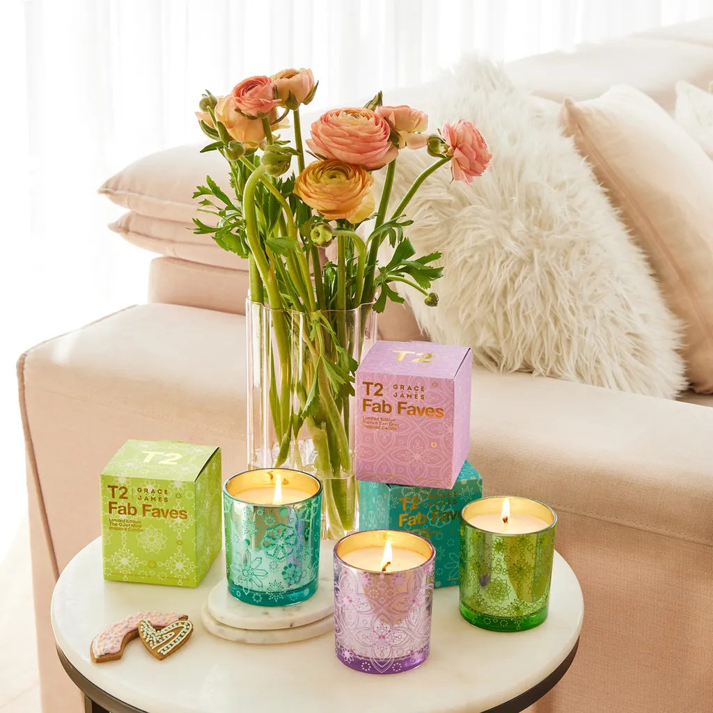 A999ZZ216_candle_christmas_breakfast_christmas_2022_lifestyle_1_SGUK