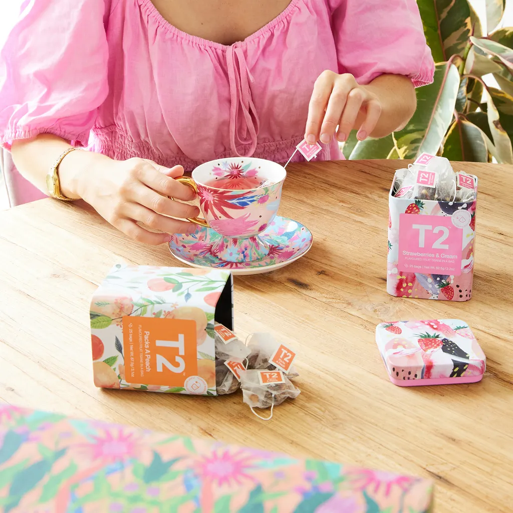 T145AK652_peach_berry_botanical_tmall_gift_pack_lifestyle_1