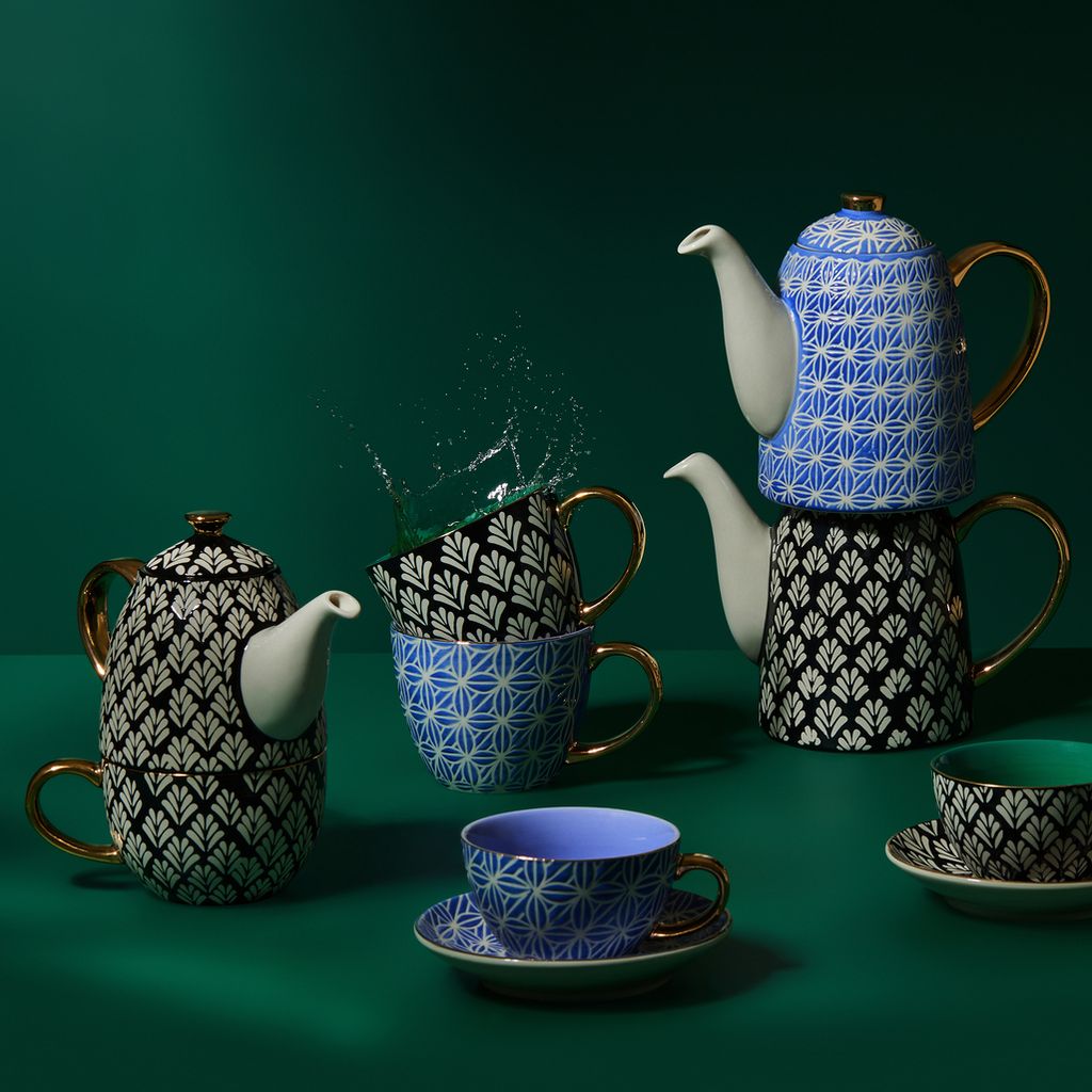 H211BA176_deco_darling_remix_teapot_tall_black_collection