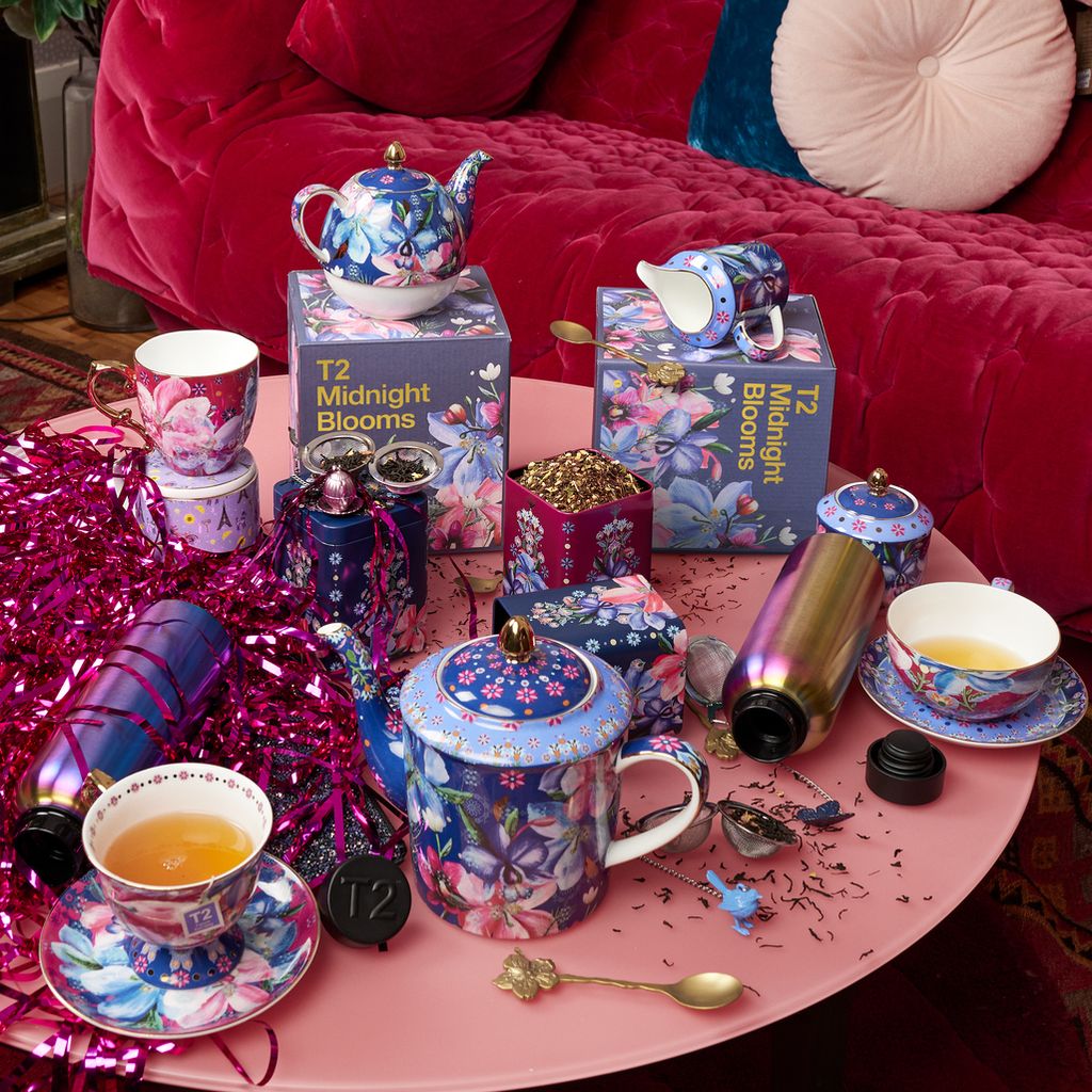H211BA164_midnight_blooms_teapot_lifestyle