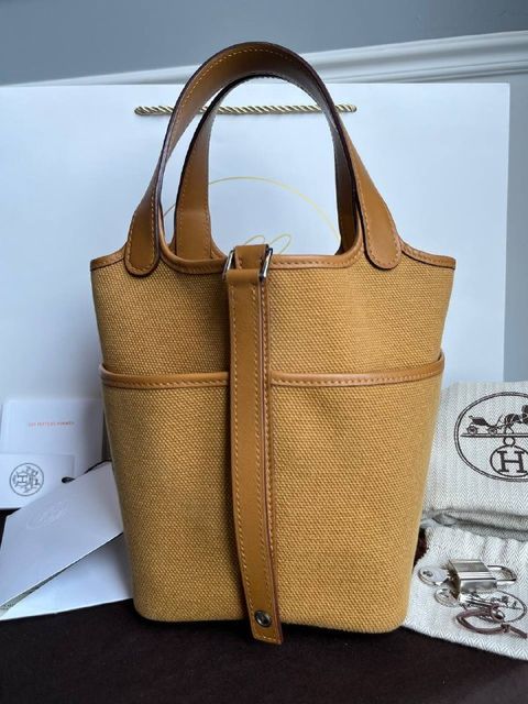 fad3cfb1-c1f6-4955-b448-1dcc9b5f40f5