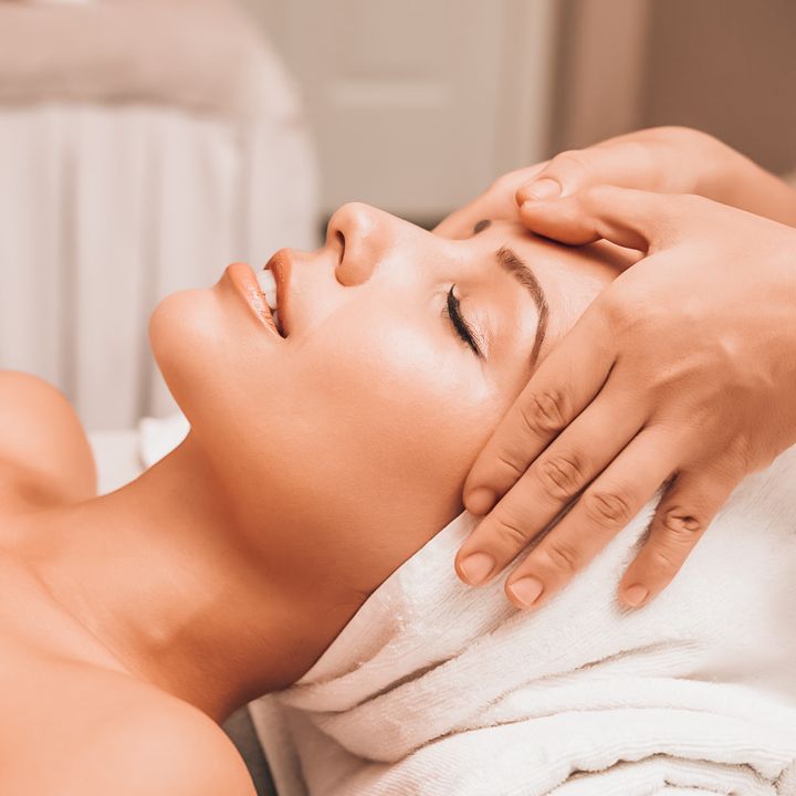 up-lifting-treatment-facail-therapy-frangi-pani