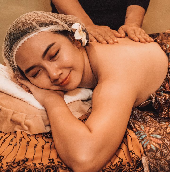 AURA MASSAGE-01