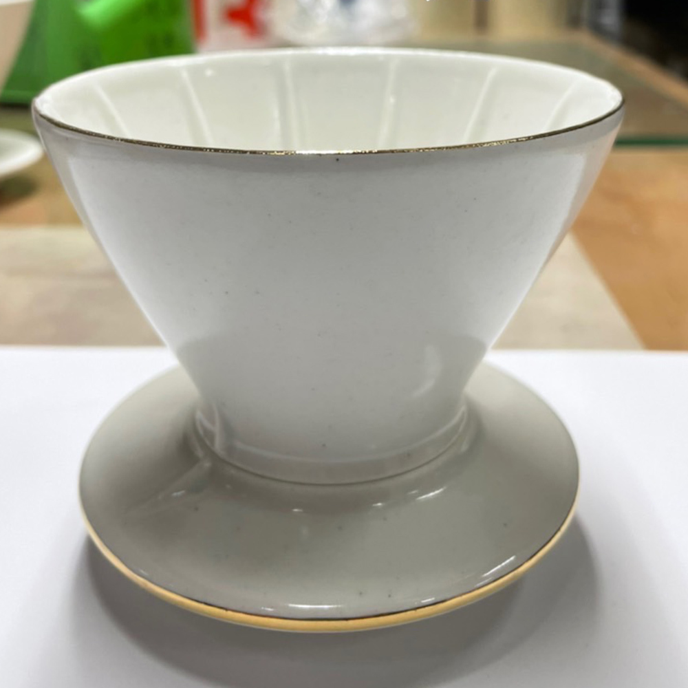 白色老岩泥杯口金