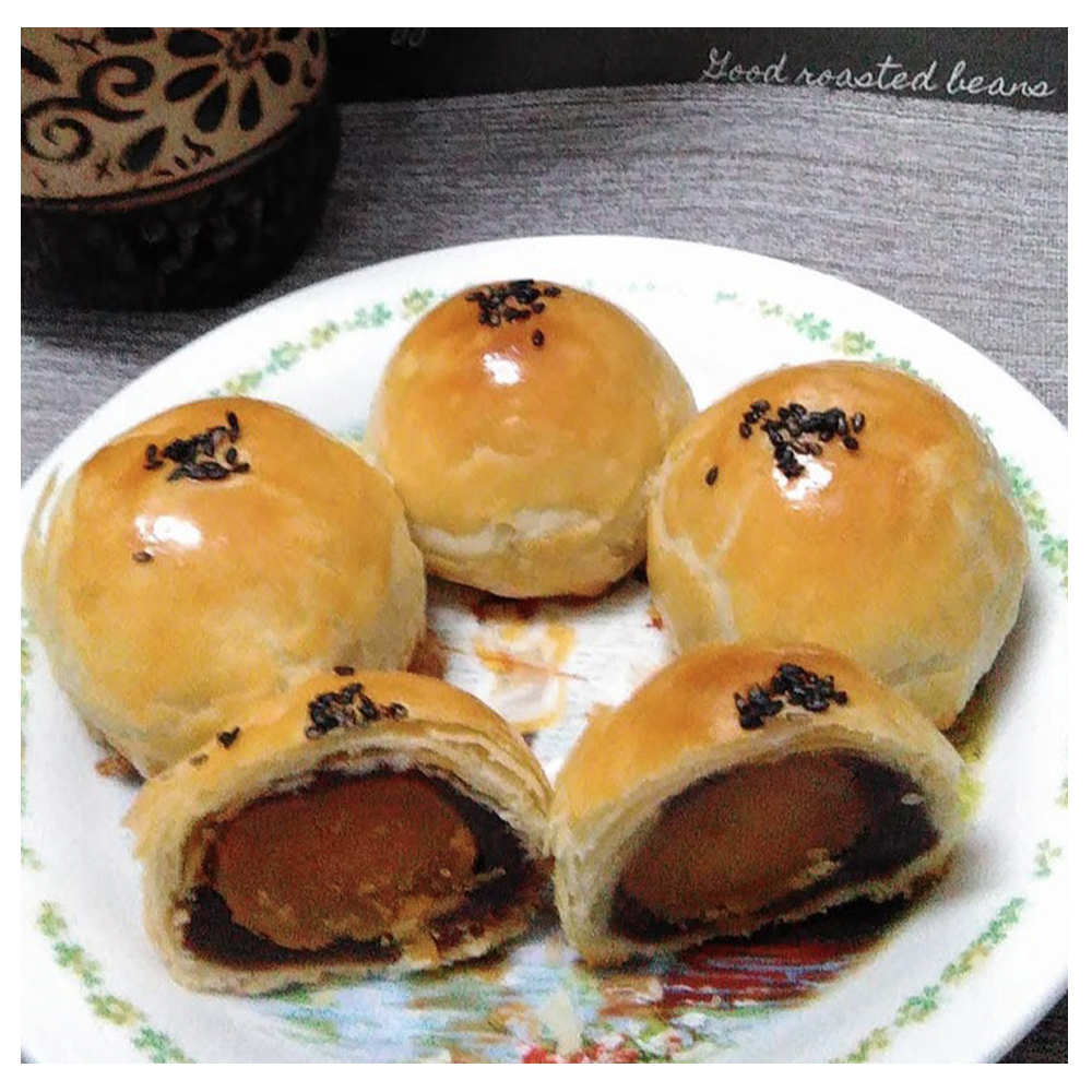 3郭記名點~【烏豆沙蛋黃酥】1