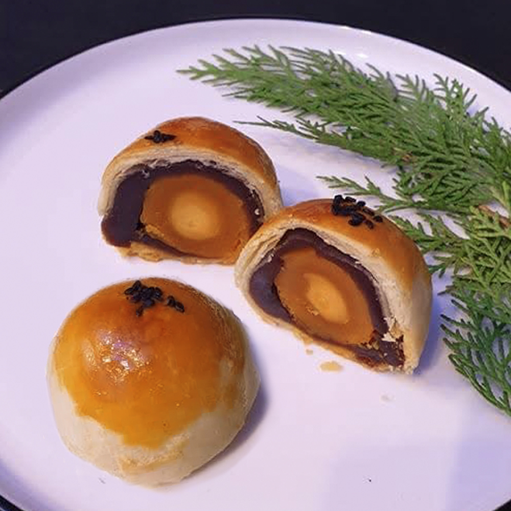 3郭記名點~【烏豆沙蛋黃酥】2