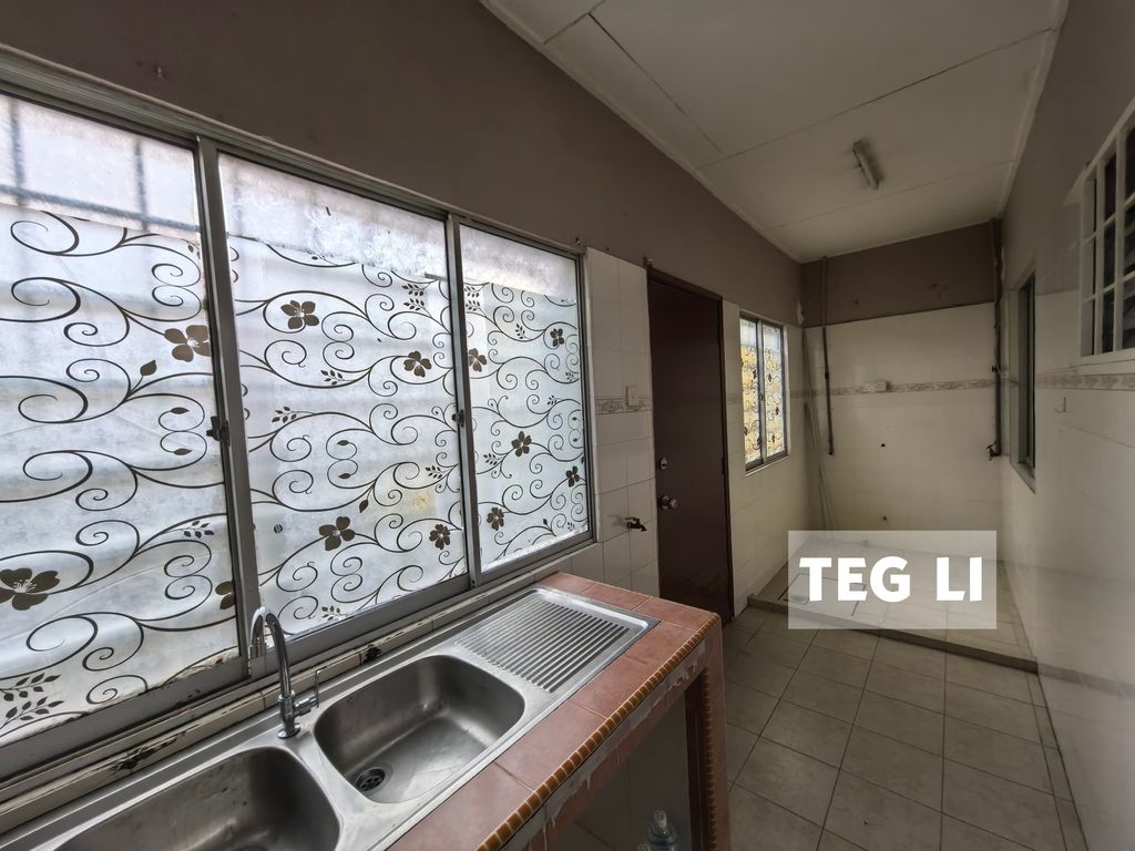 WhatsApp Image 2024-12-06 at 10.38.30 PM (2)