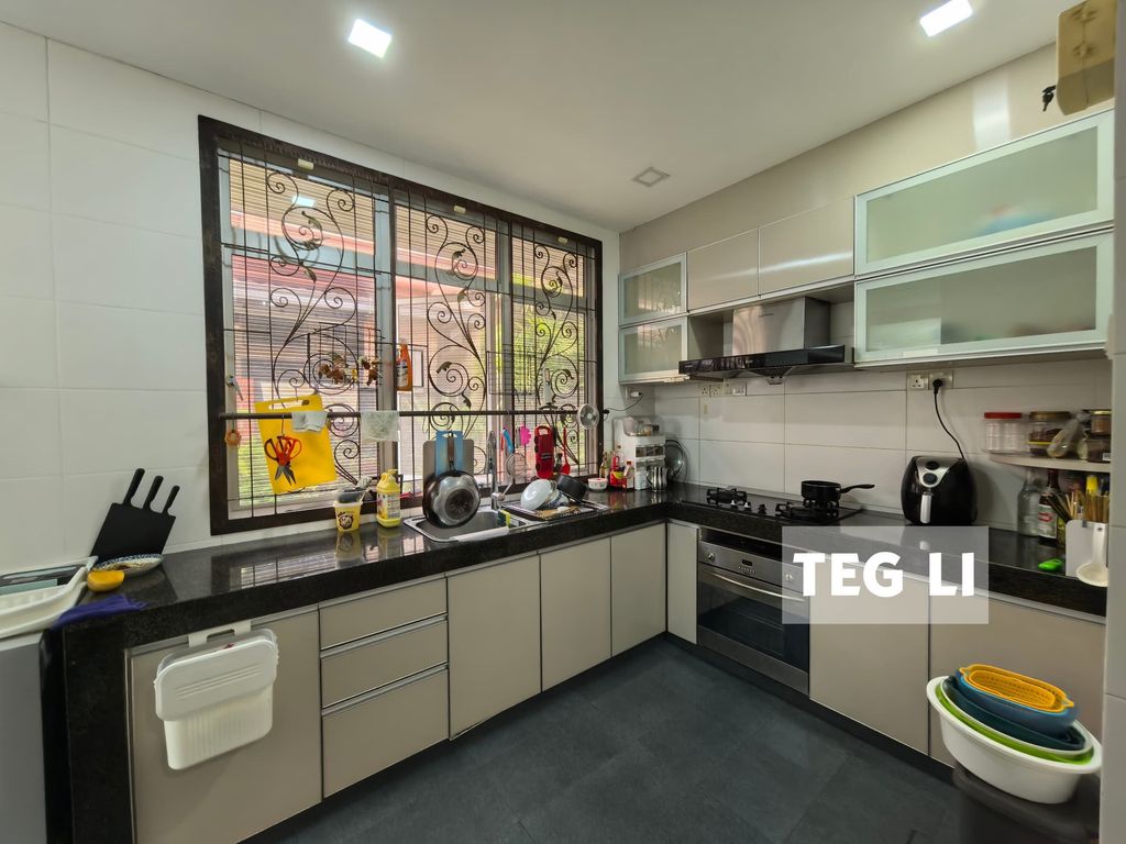 WhatsApp Image 2024-12-06 at 10.29.05 PM (1)