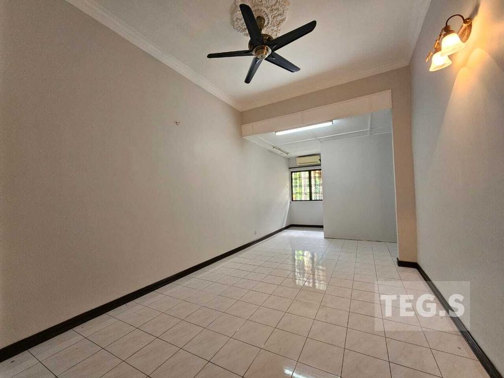 WhatsApp Image 2025-04-28 at 12.33.52 AM