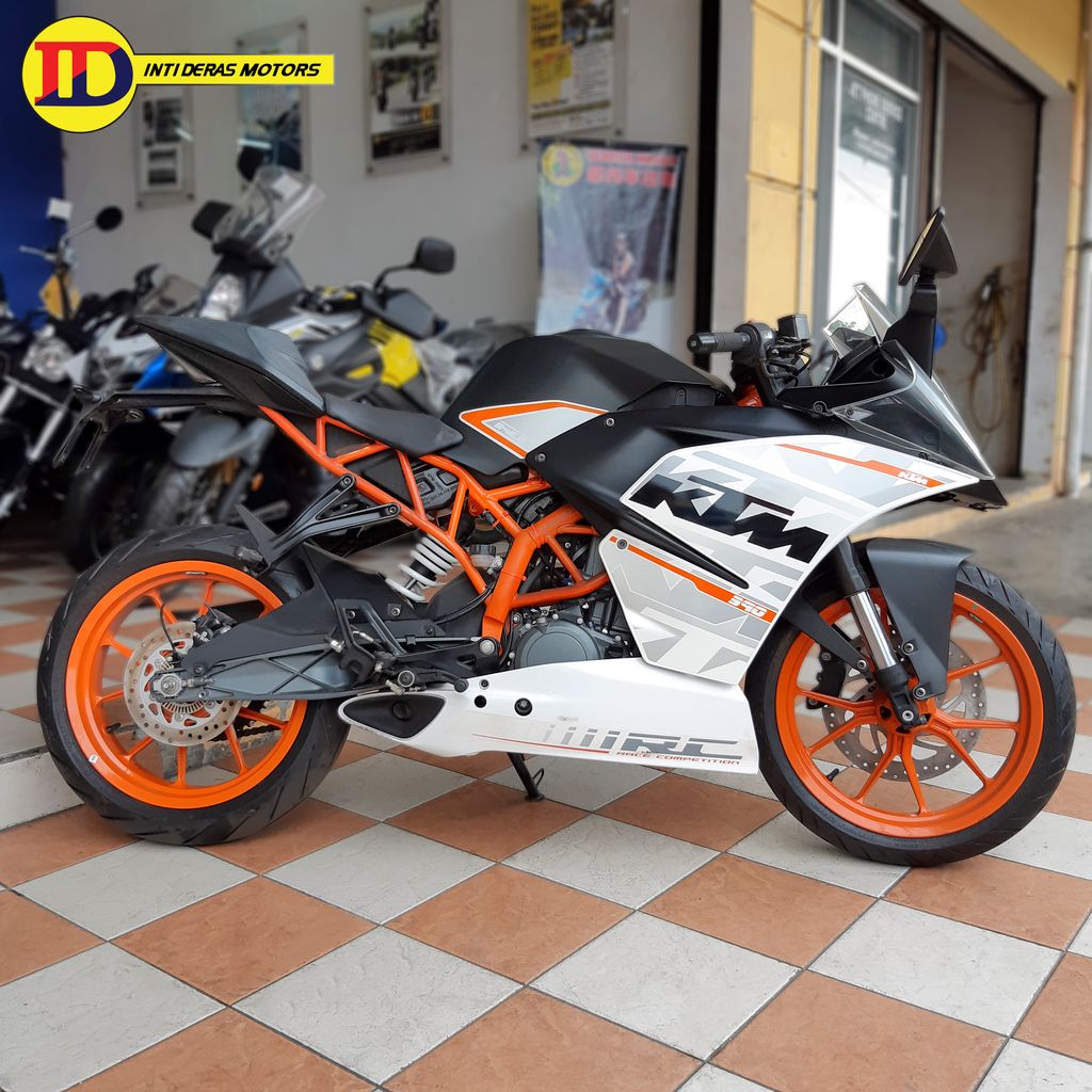 KTM RC390 SIDE 1