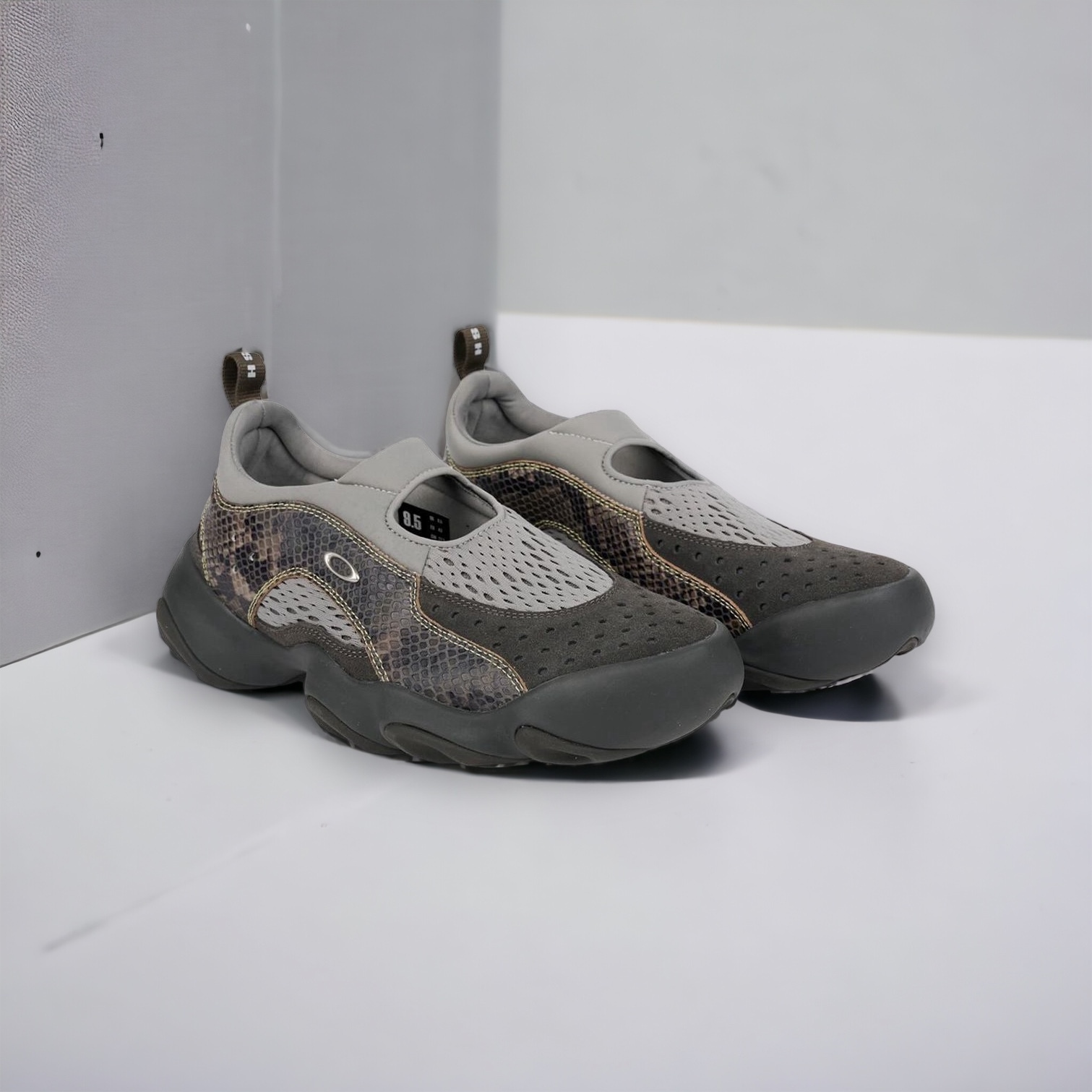 oakley brain dead flesh sandal 25.5cm