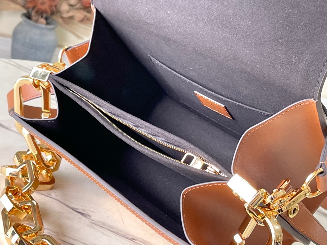 9D4C5E73-6820-4D40-A7FC-1BB2B4C0E433