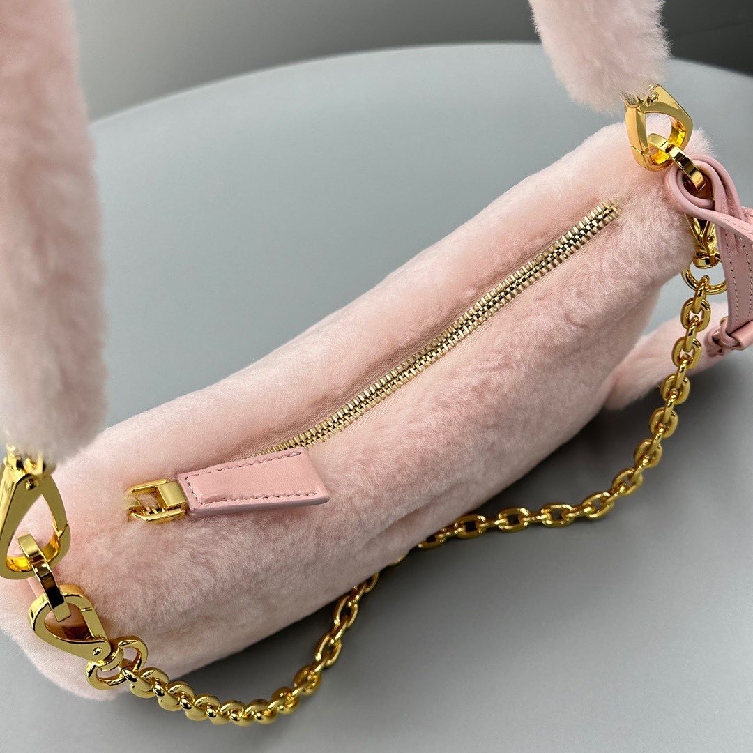 4DBF40DF-4A30-48F7-9384-2DA99E1C9F07