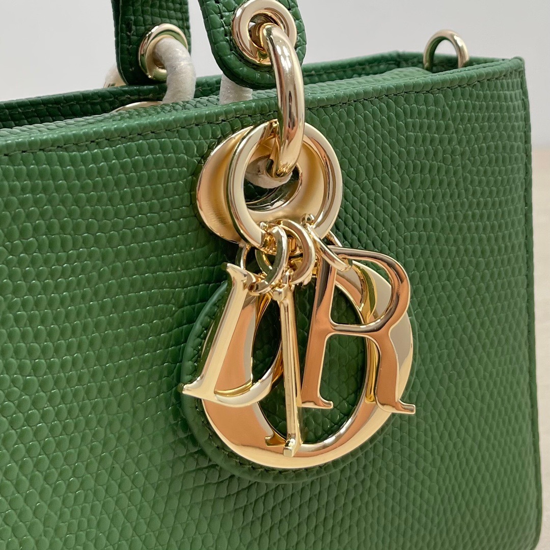 2A32F573-2575-4FAD-9259-7BDF24CAF7D4