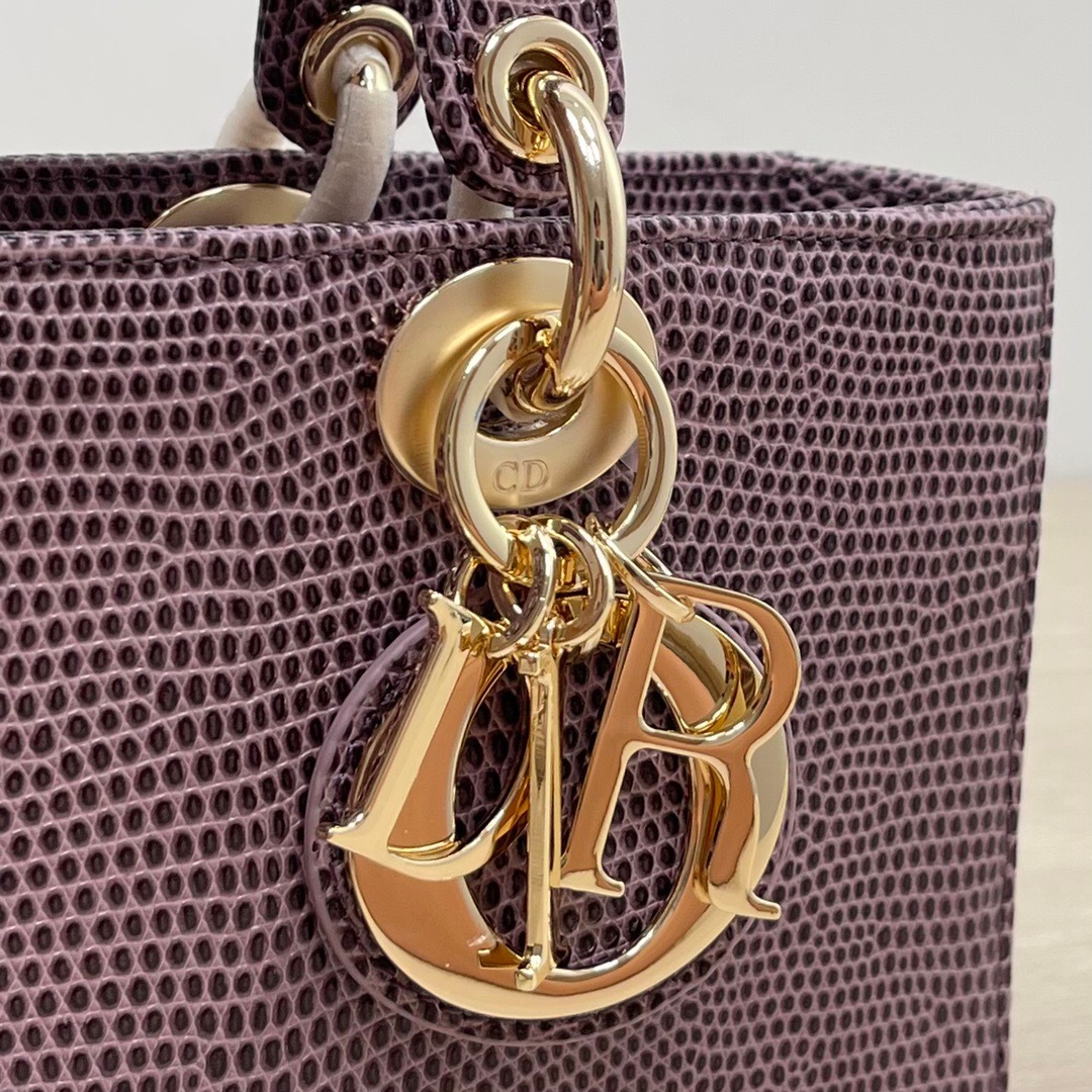 69E72D41-03B2-4E13-8078-646C1B71175E