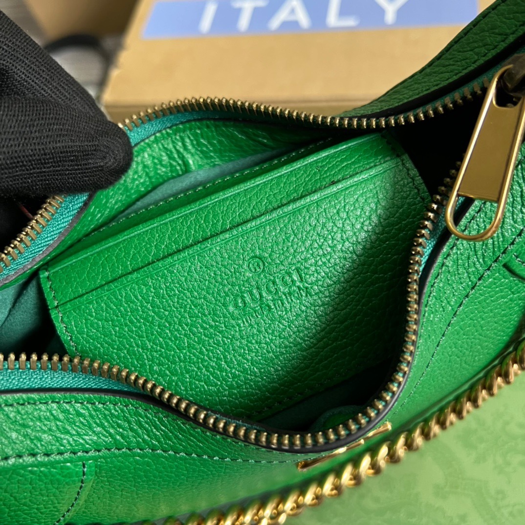 E6704307-57E2-47BA-AFB6-F4FE410F9916