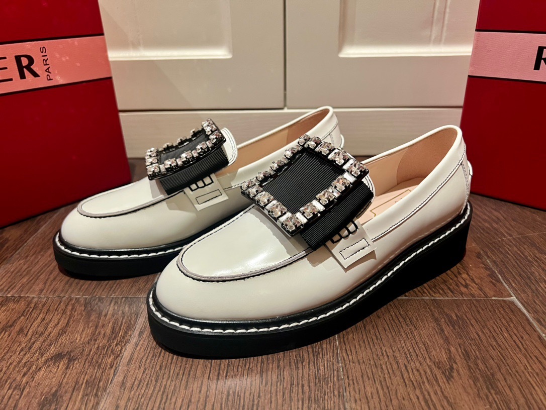 AAE12CE1-6DEE-4A4A-A0A1-3EB8CB7824C6