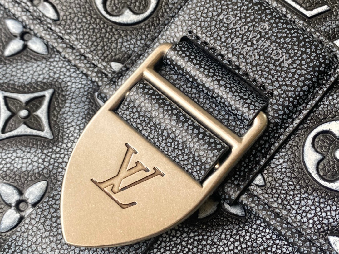 8349C36C-0639-44DD-BF42-489446123DAD